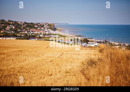 Pittoresco paesaggio panoramico di Sainte-Marguerite sur Mer, Normandia in Francia Foto Stock