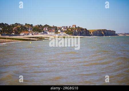 Pittoresco paesaggio panoramico di Sainte-Marguerite sur Mer, Normandia in Francia Foto Stock