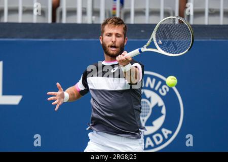 Toronto, Canada, 5 agosto 2023: Corentin Moutet di Francia in azione durante il primo turno di qualificazione contro Justin Boulais del Canada al Sobeys Stadium di Toronto, Canada. Moutet ha vinto l'incontro, 6-0, 6-3. Foto Stock