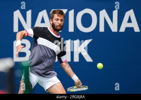 Toronto, Canada, 5 agosto 2023: Corentin Moutet di Francia in azione durante il primo turno di qualificazione contro Justin Boulais del Canada al Sobeys Stadium di Toronto, Canada. Moutet ha vinto l'incontro, 6-0, 6-3. Foto Stock