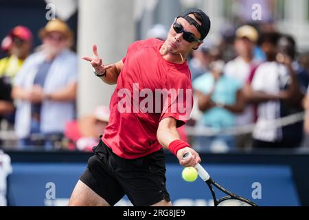 Toronto, Canada, 5 agosto 2023: Justin Boulais del Canada in azione durante il primo turno di qualificazione contro Corentin Moutet di Francia al Sobeys Stadium di Toronto, Canada. Moutet ha vinto l'incontro, 6-0, 6-3. Foto Stock