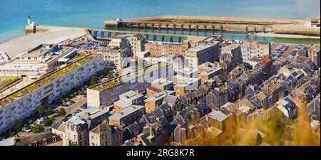 Vista panoramica aerea su le Treport, un piccolo villaggio di pescatori in Normandia, Francia Foto Stock