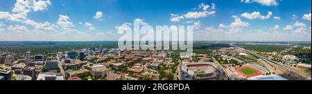 Austin, Texas, USA - 24 luglio 2023: Panorama aereo Università del Texas ad Austin Foto Stock