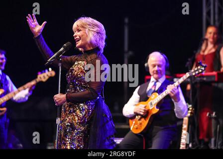 Toyah e Robert Fripp durante la loro esibizione al Wickham Festival 2023. Foto Stock