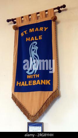 St. Marys Church Hale con Halebank banner, Church End, Hale Village, Halton, Merseyside, INGHILTERRA, REGNO UNITO, L24 4WB Foto Stock