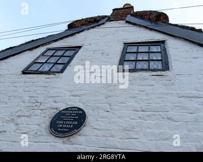 Il Childe of Hale cottage un gigante alto 9 metri, 3 pollici, villaggio di Hale, Halton , Merseyside, INGHILTERRA, REGNO UNITO, L24 4WB Foto Stock