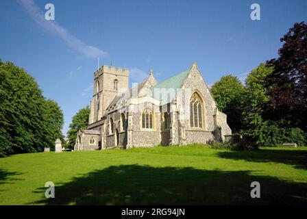 Chiesa di San Nicola, Elmdon, Essex, costruita principalmente nel XIX secolo, ma con una torre occidentale del XV secolo. Foto Stock