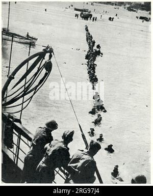 Le truppe britanniche evacuano da Dunkerque, con l'aiuto di ogni nave disponibile, comprese centinaia di piccole imbarcazioni presidiate da volontari civili. Foto Stock