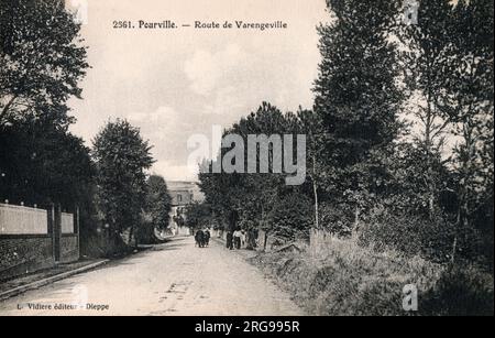 Pourville-sur-Mer - comune del dipartimento della Senna-Marittima nella regione della Normandia, Francia nordoccidentale. La strada per Varengeville. Foto Stock