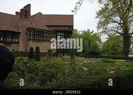 Paesaggio architettonico del castello di Schloss Ceclienhof a Potsdam, Brandeburgo, Germania Foto Stock