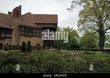 Paesaggio architettonico del castello di Schloss Ceclienhof a Potsdam, Brandeburgo, Germania Foto Stock