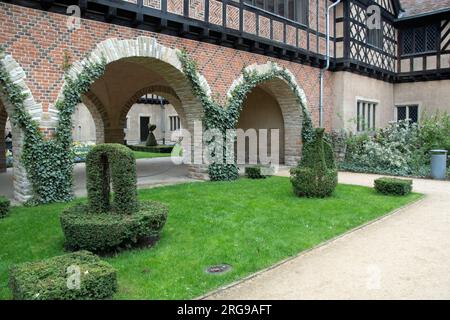 Paesaggio architettonico del castello di Schloss Ceclienhof a Potsdam, Brandeburgo, Germania Foto Stock