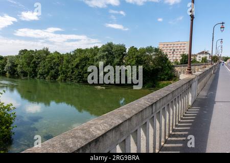 Città di Châlons en Champagne - fiume Marne| la petite ville de Châlons en Champagne - la Marne Foto Stock