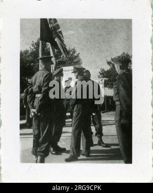 I Royal Engineers dell'esercito britannico si arruolarono nella costruzione del ponte Freeman, del fiume Reno, di Dusseldorf, della Renania settentrionale-Vestfalia, in Germania. Foto Stock