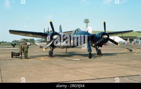 Grumman F7F-3P Tigercat G-RUMT (msn C.167) (ex BuAer No. 80425 - registrazione civile USA N7235C) al RAF Fairford per un Royal International Air Tattoo show. 80425 (MSN C.167) è stato consegnato alla Marina degli Stati Uniti il 10 giugno 1945 e conservato al NAS Litchfield Park, Arizona nel marzo 1954. Ha decurtato carica nel febbraio 1956, ha posto sul registro civile come N7235C ca 1959 e convertito in un bombardiere del fuoco. Riferito 1982 con il gruppo di restauro di velivoli militari, Chino, CA., l'apparecchiatura di bombardamento di fuoco è stata rimossa da settembre 1983. Venduto alla collezione Fighter di Duxford come G-RUMT e venduto negli Stati Uniti quando il registrat Foto Stock