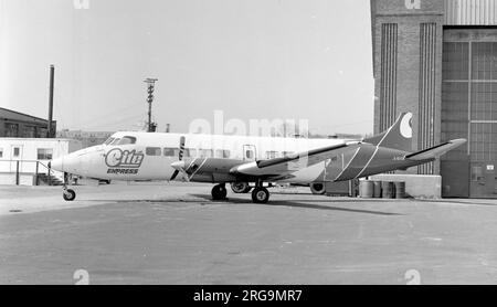 Saunders ST-27 C-GYCR (msn 004 - 14059) di CitÃ© Express. Questo aeromobile è stato convertito da Saunders in Canada dall'ex Royal Air Force Heron CC.3 XH375. Volò anche sulle registrazioni inglesi di classe B G-5-7 e G41-1-68, numero: 14059 divenne CF-YAP dopo la conversione a ST-27, poi trasferito a HK-1287 con ACES Colombia, poi C-GYCR con CitÃ© Express, di nuovo in Canada e poi scartato. Foto Stock