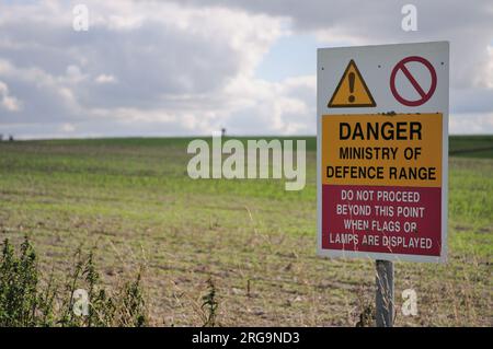 Indicazioni stradali per la Salisbury Plain Training area, Wiltshire. Foto Stock