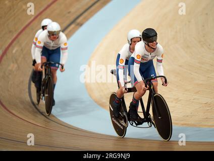 La Gran Bretagna Elizabeth Jordan (pilota) e Neil Fachie nel team Mixed B Sprint durante il sesto giorno dei Campionati del mondo di ciclismo UCI 2023 al Sir Chris Hoy Velodrome di Glasgow. Data foto: Martedì 8 agosto 2023. Foto Stock