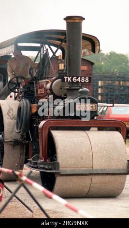 Costruttore: John Fowler & Co. Di Leeds. Tipo: Rullo stradale numero: 19049 costruzione: 1931 registrazione: TK 6488 Classe: Cilindri DNA: Nome unico: Bacco Foto Stock