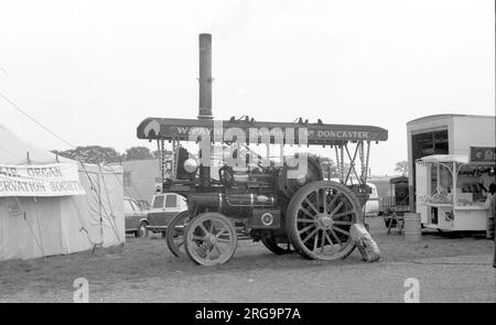 Costruttore: John Fowler & Co. Di Leeds, tipo: Showmans numero trattore: 14798 costruzione: 1919 registrazione: U 5313 ClassT3 cilindri: Composto NHP: 4 Nome: Firefly Foto Stock