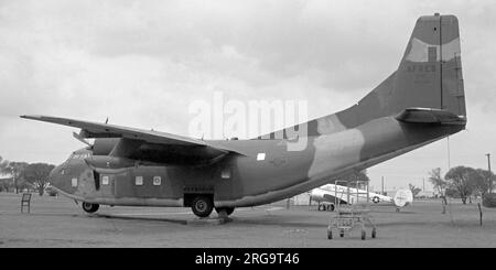 United States Air Force Reserve - Fairchild C-123K 54-0668 (msn 20117) presso la base dell'aeronautica militare di Lackland (AFB). Costruito come Fairchild C-123B-9-fa Provider, il numero: 681 è stato convertito in C-123K. Operata dalla Guardia Costiera degli Stati Uniti (USCG) nel 4668 dal 22 marzo 1960 ritornò all'USAF il 4 June1969 e ritirò dall'uso il 1 giugno 1970. Attualmente conservato presso l'USAF History and Traditions Museum, Lackland AFB, Texas. Foto Stock