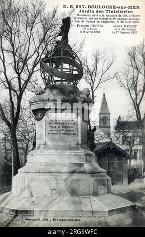 Jardin des Tintelleries a Boulogne-sur-Mer, Francia - Monumento commemorativo del volo in mongolfiera tra Cherbourg, Normandia e Tottenham, Londra del Nord, Inghilterra di Francois l'Hoste (1859-?) E Joseph Mangot (1867-?) Il 29 luglio 1886. Foto Stock