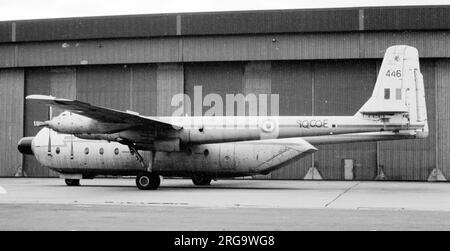 (Ex Royal Air Force) Armstrong Whitworth AW.650 Argosy C.1 9Q-COE (msn 6778, ex XP446), di O.R.A.S. (Otrag Range Air Services) presso l'aeroporto delle East Midlands. XP446 è stato inizialmente volato il 4 ottobre 1962 e consegnato al RAF il 7 marzo 1963. Quando il programma T.2 è stato annullato, la conversione parzialmente completata di XP446 è stata venduta a O.R.A.S., che ha fornito il trasporto aereo per la gamma di razzi OTRAG in Zaire, da cui la registrazione Zaire. OTRAG (in tedesco: Orbital Transport und Raketen AG, o Orbital Transport and Rockets, Inc.), è stata una società tedesca con sede a Stoccarda, che alla fine degli anni '1970s e all'inizio degli anni '1 Foto Stock