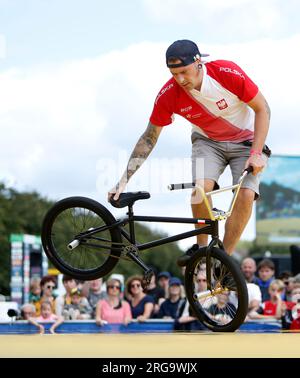 Michal Pietruszewski, in Polonia, nella gara di qualificazione BMX Freestyle Flatland Men Elite durante la sesta giornata dei Campionati del mondo di ciclismo UCI 2023 a Glasgow Green, Glasgow. Data foto: Martedì 8 agosto 2023. Foto Stock