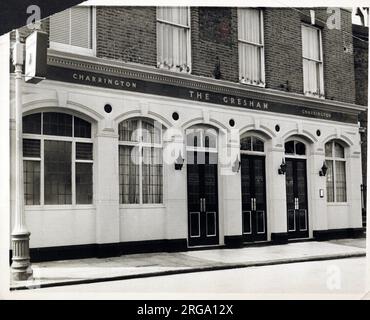 Fotografia di Gresham Tavern , Brixton, Londra. Il lato principale della stampa (mostrato qui) raffigura: La faccia sinistra sulla vista del pub. Il retro della stampa (disponibile su richiesta) dettagli: Niente per la Gresham Tavern, Brixton, Londra SW9 7HT. A partire da luglio 2018 . Ora in uso residenziale Foto Stock