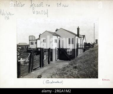 Fotografia di Lobster Smack PH, Canvey, Essex. Il lato principale della stampa (mostrato qui) raffigura: Vista posteriore del pub. Il retro della stampa (disponibile su richiesta) dettagli: Niente per il Lobster Smack, Canvey, Essex SS8 0NR. A partire da luglio 2018 . Rinominato World's End, Lobster Pot ora ritornato al nome originale . StoneGate Pub Company Foto Stock