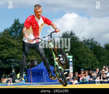 Il polacco Mikolaj Penar nella gara di qualificazione BMX Freestyle Flatland Men Elite durante il sesto giorno dei Campionati del mondo di ciclismo UCI 2023 a Glasgow Green, Glasgow. Data foto: Martedì 8 agosto 2023. Foto Stock