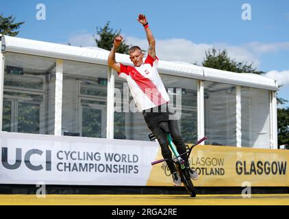 Il polacco Mikolaj Penar nella gara di qualificazione BMX Freestyle Flatland Men Elite durante il sesto giorno dei Campionati del mondo di ciclismo UCI 2023 a Glasgow Green, Glasgow. Data foto: Martedì 8 agosto 2023. Foto Stock