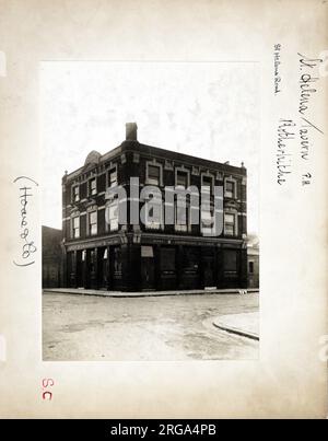 Fotografia di St Helena Tavern , Rotherhithe, Londra. Il lato principale della stampa (mostrato qui) raffigura: Angolo sulla vista del pub. Il retro della stampa (disponibile su richiesta) dettagli: Trading Record 1934 . 1961 per la St Helena Tavern, Rotherhithe, Londra SE16 2QU. A partire da luglio 2018 . Questo pub è stato chiuso nel 1966 ed è stato demolito. Foto Stock