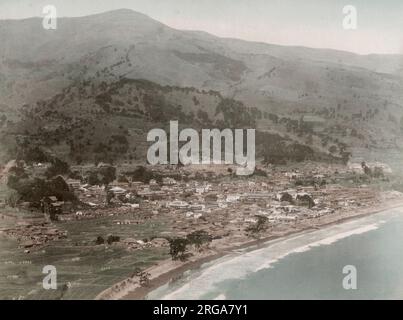 Vista costiera della città di Atami, Giappone. Vintage 19th ° secolo fotografia. Foto Stock