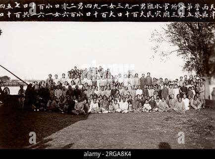 Immenso diluvio paludi città cinese - pensato per essere Tientsin (Tianjin) nel 1917. Grandi inondazioni è noto di avere preso il posto che anno - intasano le strade la maggior parte della città e facendo in modo che sia un problema dei profughi e diffusa malattia. Foto Stock