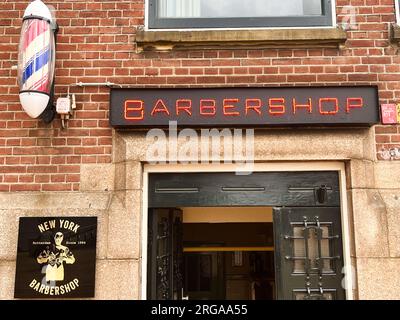 Rotterdam, Paesi Bassi. 6 agosto 2023. Un barbiere d'epoca nel centro di Rotterdam. Foto di alta qualità Foto Stock