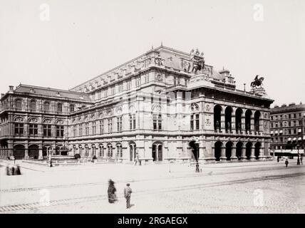 Fotografia d'epoca del XIX secolo: L'Opera di Stato di Vienna è un teatro dell'opera e una compagnia d'opera con sede a Vienna, in Austria. Foto Stock