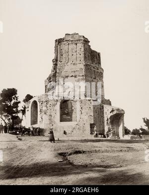 19th ° secolo vintage fotografia: Tour Magne, Nimes Francia, immagine circa 1890. 18m torre di guardia in pietra, parte delle mura romane dell'epoca agostiniana. Foto Stock