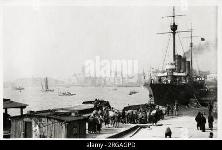 Fotografia di Vintage c. lich: Nave nel porto, molo, Shanghai Cina, vista del Bund. Foto Stock