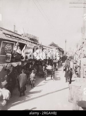 c.1900 fotografia d'annata: via dei negozi, Giappone. Foto Stock