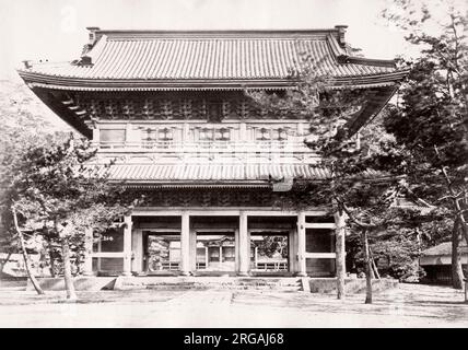 intorno al 1870 Giappone - TenshsÂzan Renge-in KsÂmysÂ-ji tempio buddista Kamakura - dalla rivista "l'Estremo Oriente" Foto Stock