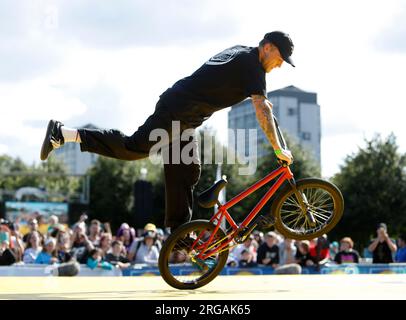 La tedesca Dustyn Alt nella gara di qualificazione BMX Freestyle Flatland Men Elite durante la sesta giornata dei Campionati del mondo di ciclismo UCI 2023 a Glasgow Green, Glasgow. Data foto: Martedì 8 agosto 2023. Foto Stock