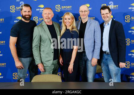 Monaco, Germania, 08 agosto 2023. Sportdeutschland.TV. Conferenza stampa con Bjoern Beinhauer (CEO) e il team on-air che commenta i prossimi US Open 2023 Tennis Championships a New York, Boris Becker, Antonia Wisgickl, Matthias Stach e Marcel Meinert martedì 8 agosto 2023. © Juergen Hasenkopf / Alamy Live News Foto Stock