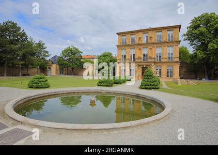 Pavillon de Vendôme barocco costruito nel 1665 e parco con fontana, Aix-en-Provence, Bouches-du-Rhône, Provence, Francia Foto Stock