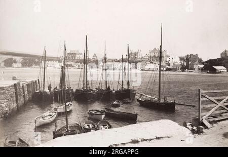 Fotografia d'epoca del XIX secolo: Barche da pesca nel porto, Port Erin, Isola di Man Foto Stock