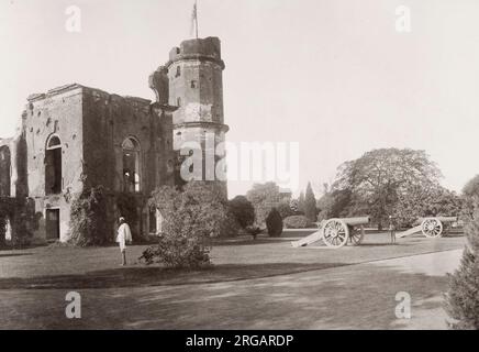 Fotografia d'epoca del XIX secolo: Rovine della residenza Lucknow, India Foto Stock