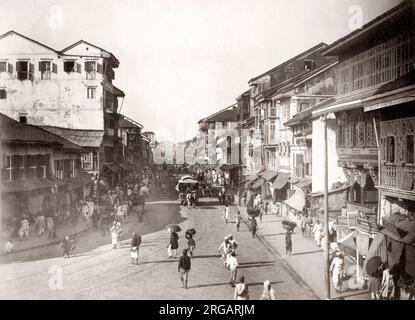 1880 - strada trafficata scena a Mumbai India Foto Stock