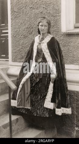 Vintage 19 ° secolo/1900 Fotografia: Giovane Islanda donna in accappatoio. Foto Stock
