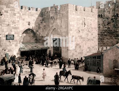 C.1890s terra santa israele palestina photochrome - Porta di Jaffa a Gerusalemme - segno per Thomas Cook ufficio turistico Foto Stock