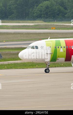 Zurigo, Svizzera, 19 maggio 2023 l'aeromobile CS-TNS TAP Air Portugal Airbus A320-214 ruba nella sua posizione di parcheggio Foto Stock